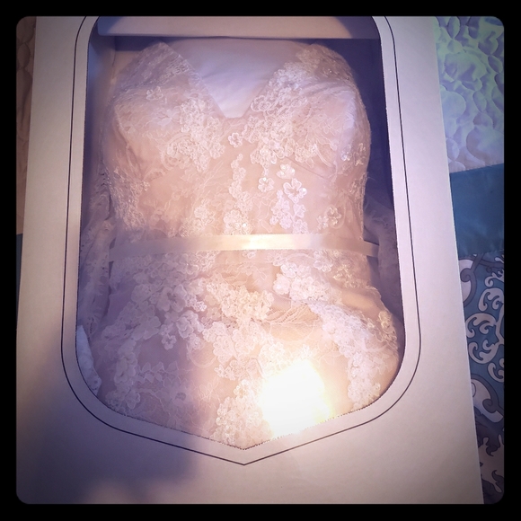 Vera Wang Dresses & Skirts - Vera wang wedding dress